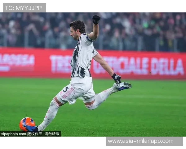 凯利重返尤文部分合练小孔塞桑坚持个人训练继续努力